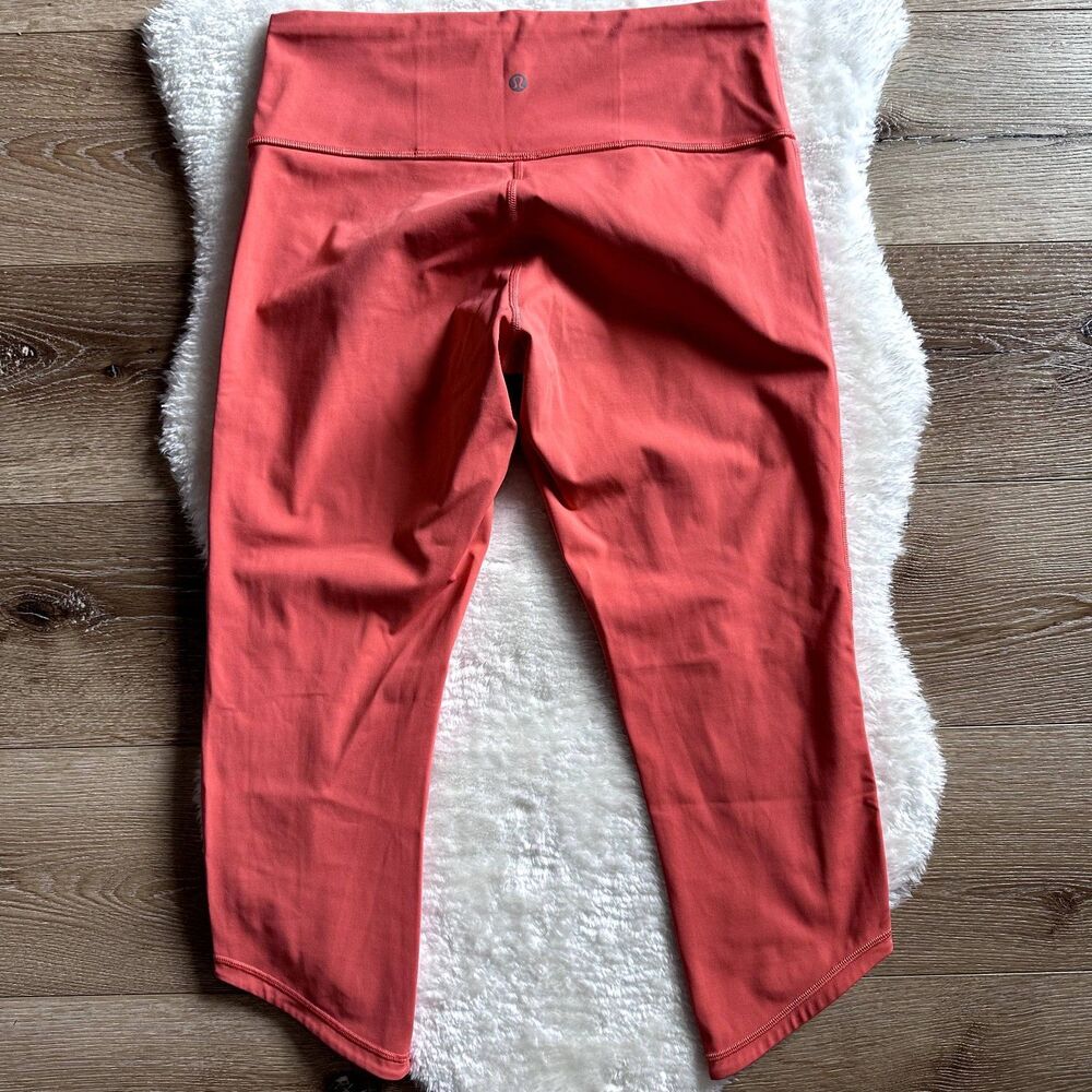 Lululemon Sunshine Salutation Crop Side Mesh Detailing Women's Size 10 - Picture 3 of 8
